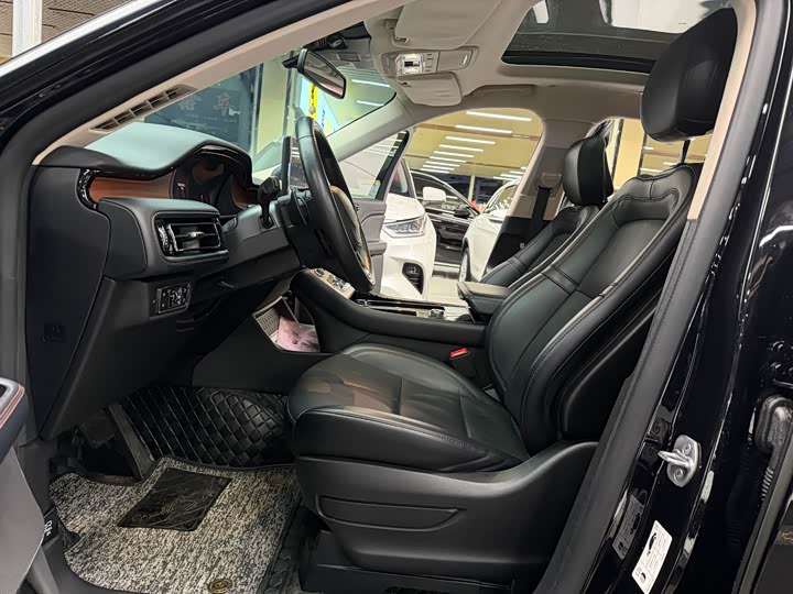 Фото 9 - Lincoln Aviator