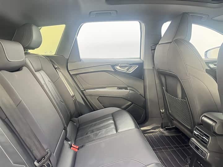 Фото 7 - Audi Q4 e-tron