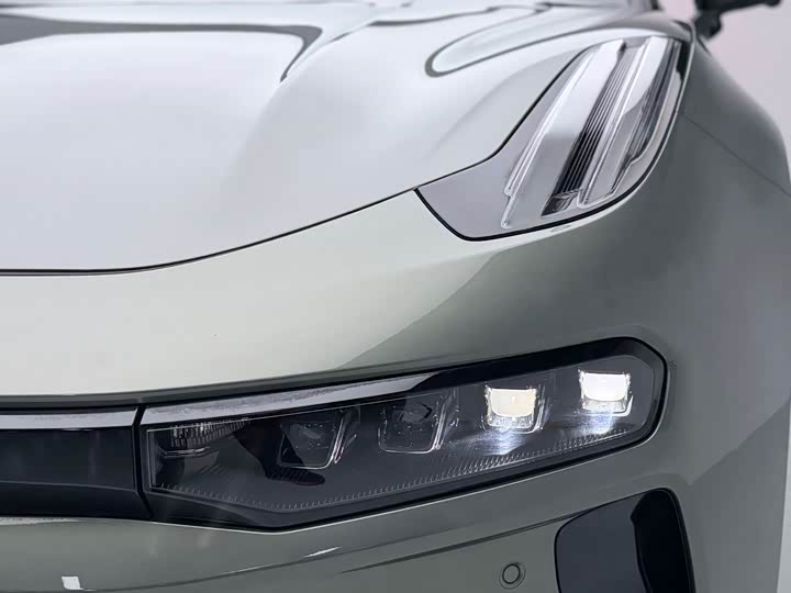 Фото 4 - Zeekr 001