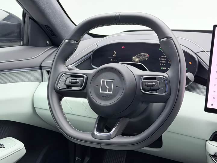 Фото 7 - Zeekr 001