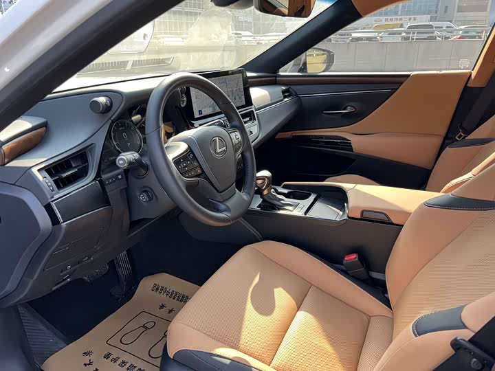 Фото 5 - Lexus ES