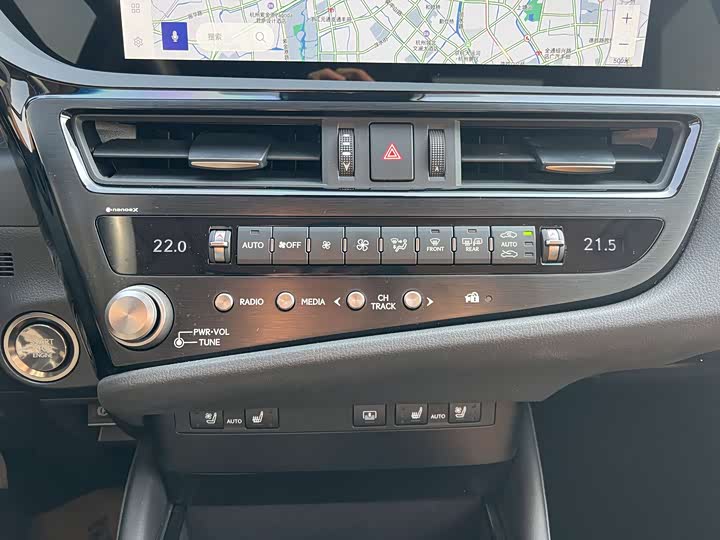 Фото 9 - Lexus ES