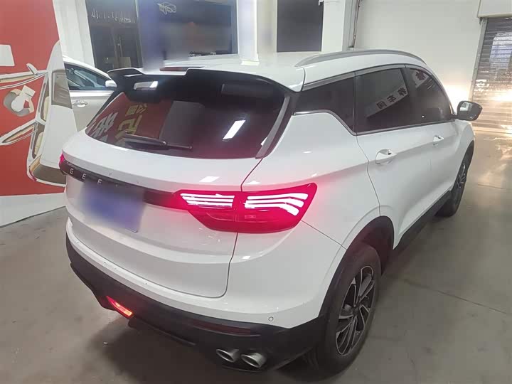 Фото 7 - Geely Coolray