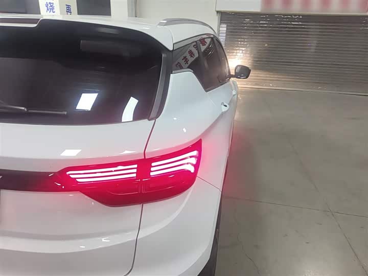 Фото 8 - Geely Coolray