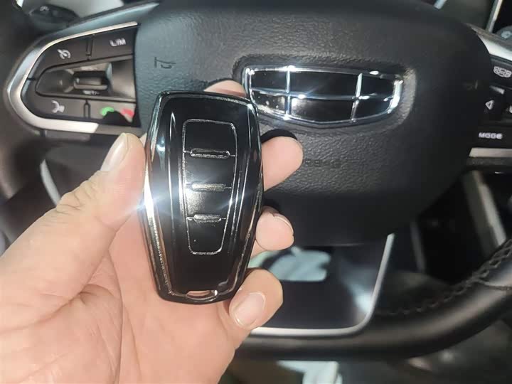 Фото 9 - Geely Coolray