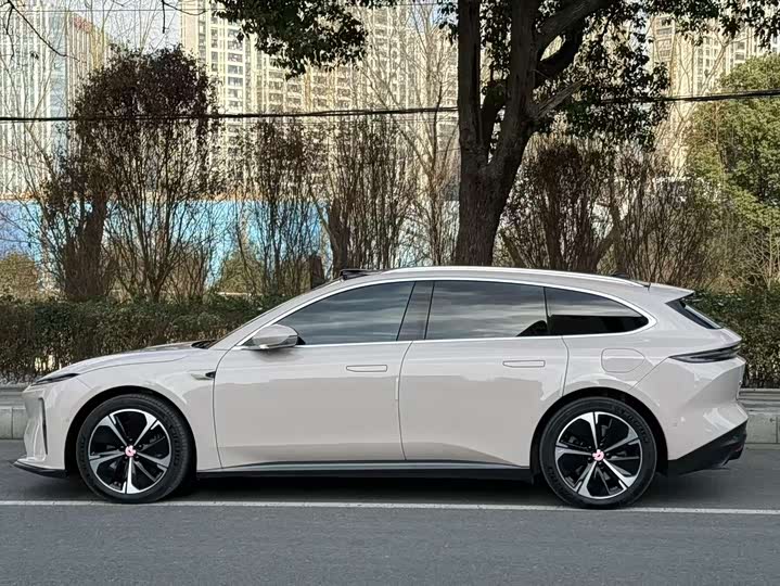 Фото 3 - Nio ET5T