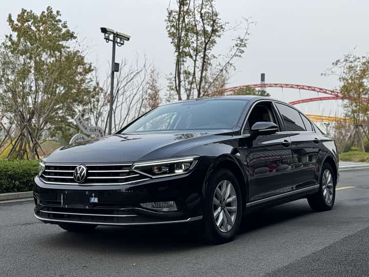 Фото 1 - Volkswagen Magotan