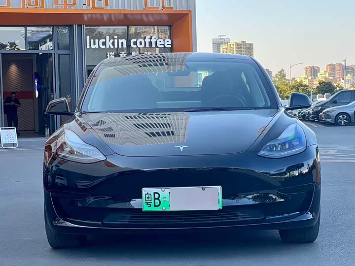 Фото 2 - Tesla Model 3