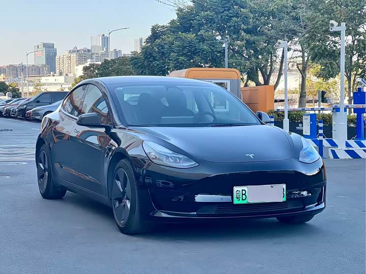 Фото 3 - Tesla Model 3