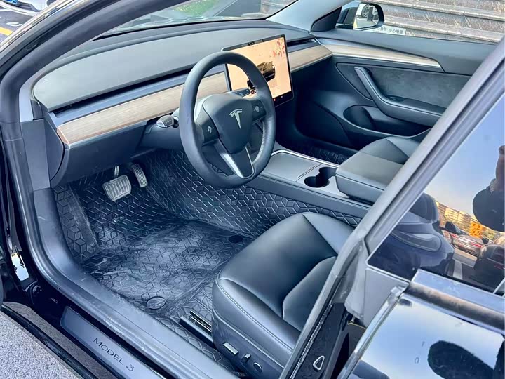 Фото 4 - Tesla Model 3