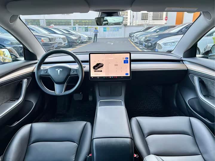 Фото 6 - Tesla Model 3