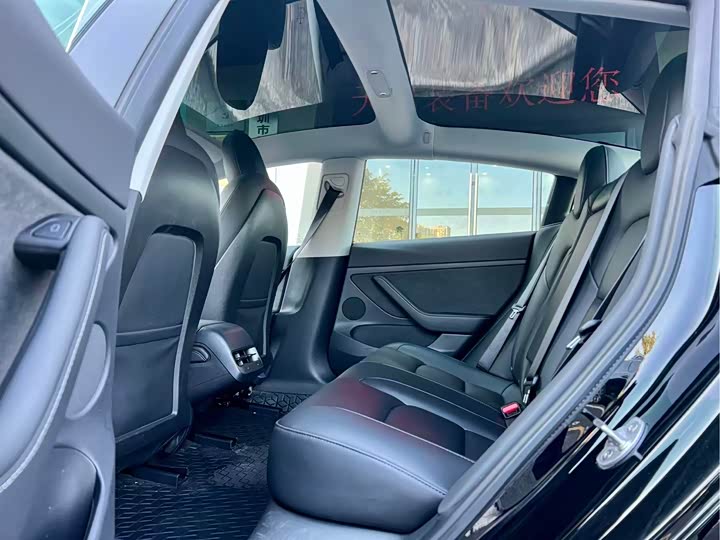 Фото 8 - Tesla Model 3