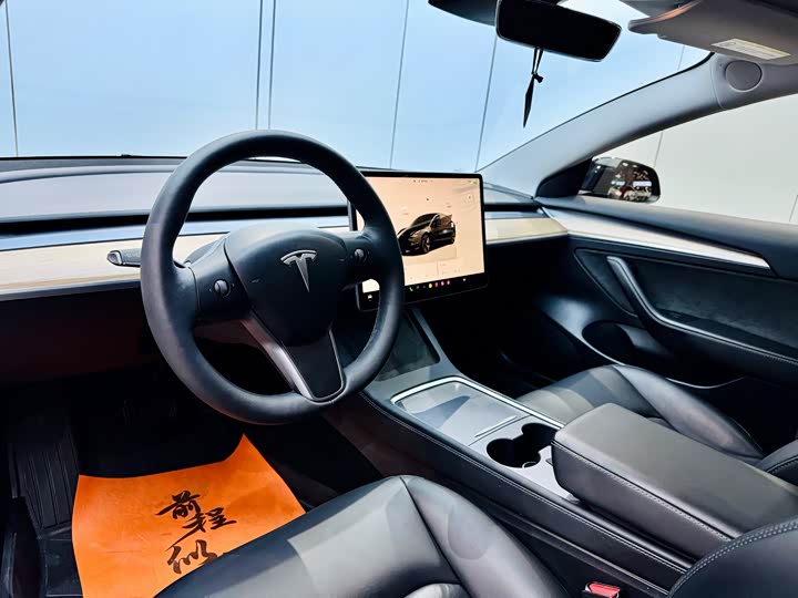 Фото 8 - Tesla Model 3