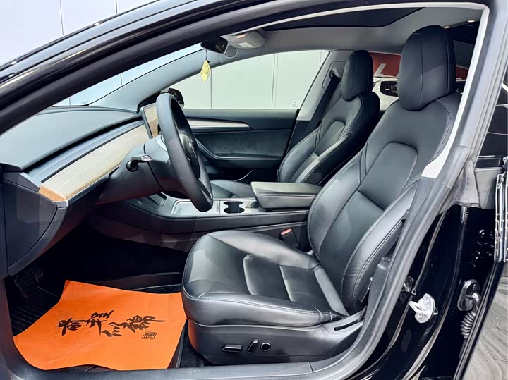 Фото 9 - Tesla Model 3