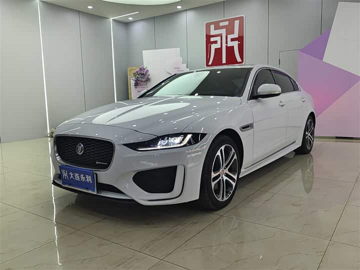 Фото 1 - Jaguar XE L