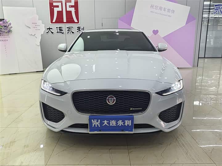 Фото 2 - Jaguar XE L