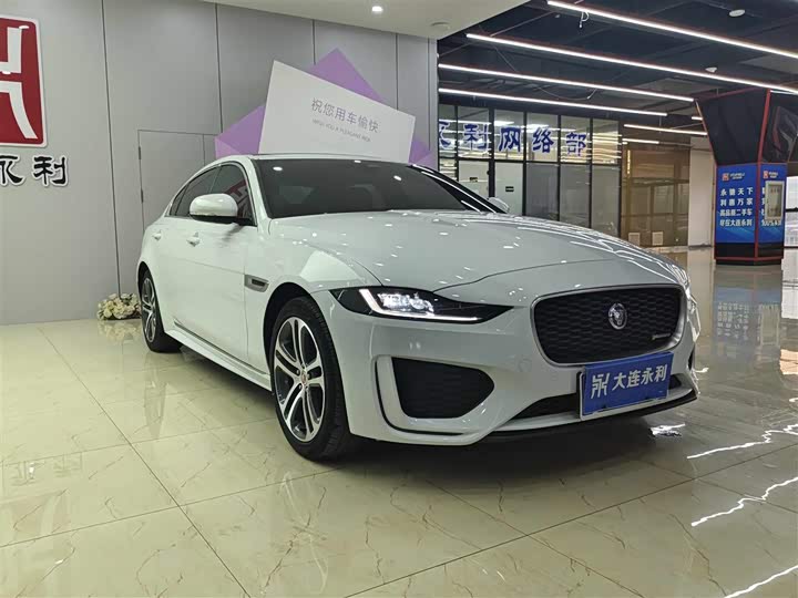 Фото 3 - Jaguar XE L