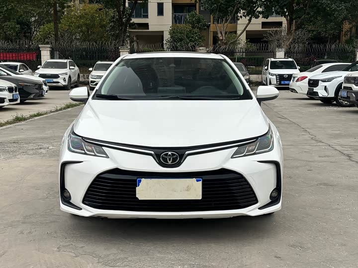 Фото 2 - Toyota Corolla