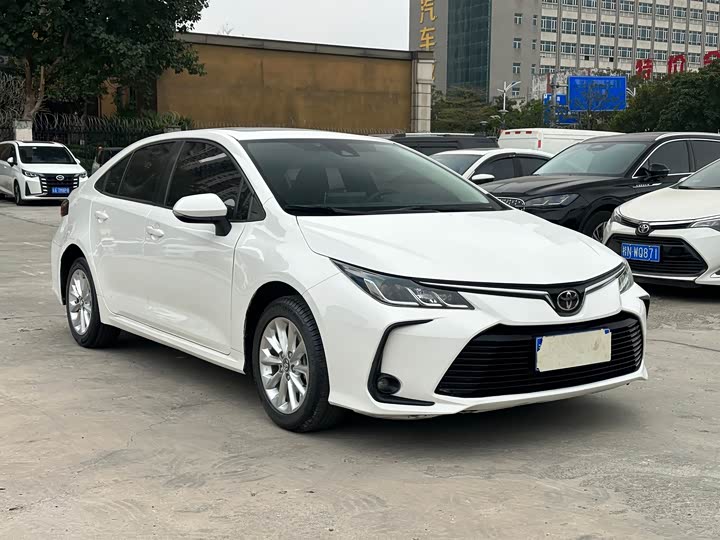 Фото 3 - Toyota Corolla