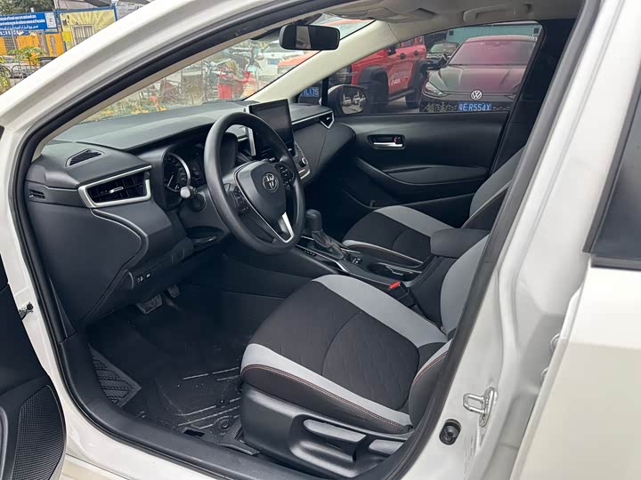 Фото 4 - Toyota Corolla