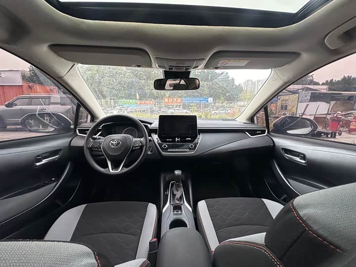 Фото 9 - Toyota Corolla