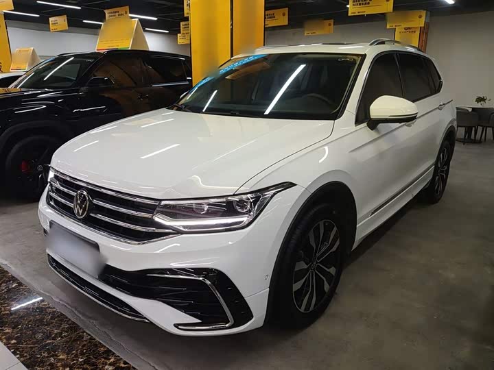 Фото 1 - Volkswagen Tiguan L Pro