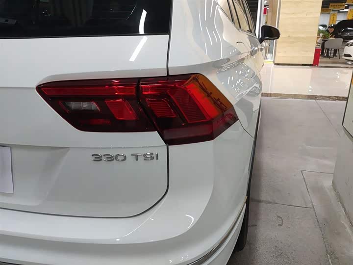 Фото 8 - Volkswagen Tiguan L Pro