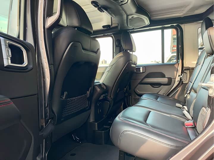 Фото 4 - Jeep Wrangler