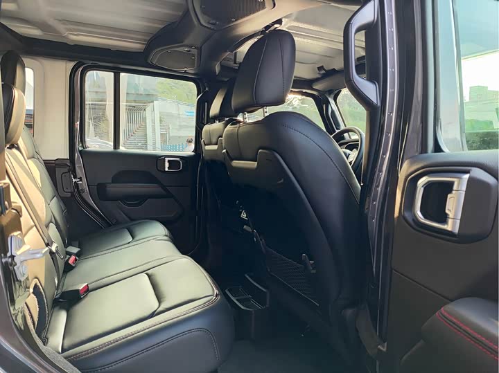 Фото 6 - Jeep Wrangler