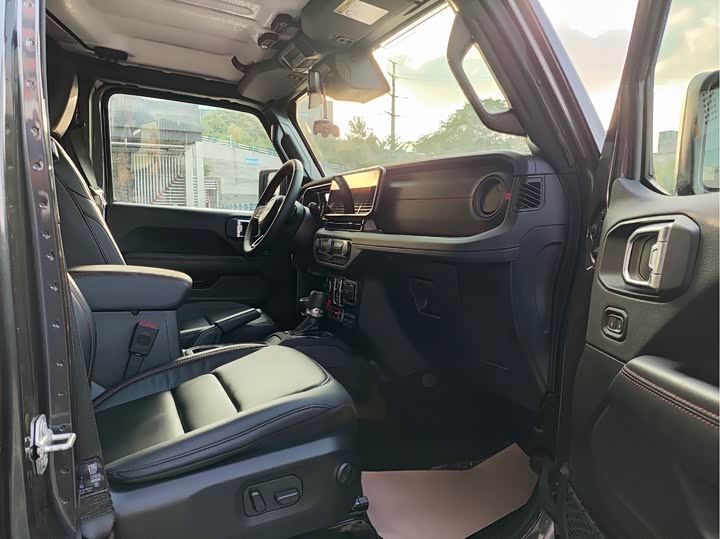 Фото 8 - Jeep Wrangler