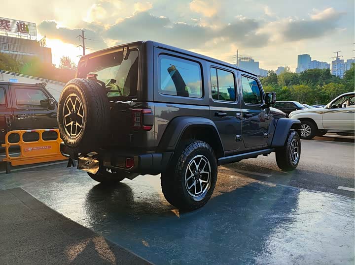 Фото 9 - Jeep Wrangler