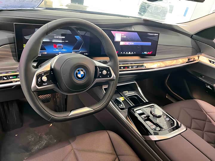 Фото 5 - BMW i7