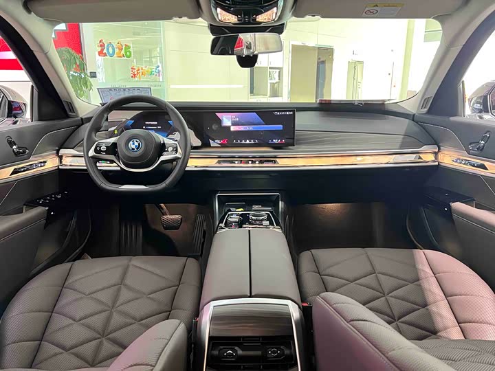Фото 8 - BMW i7