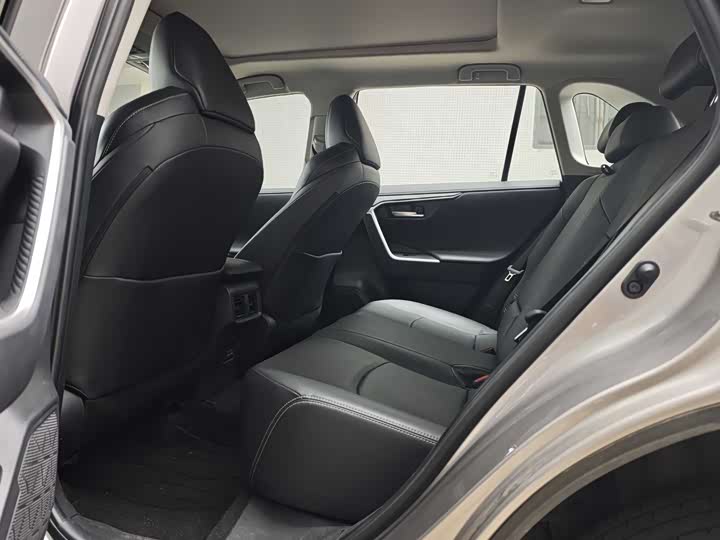 Фото 7 - Toyota Wildlander