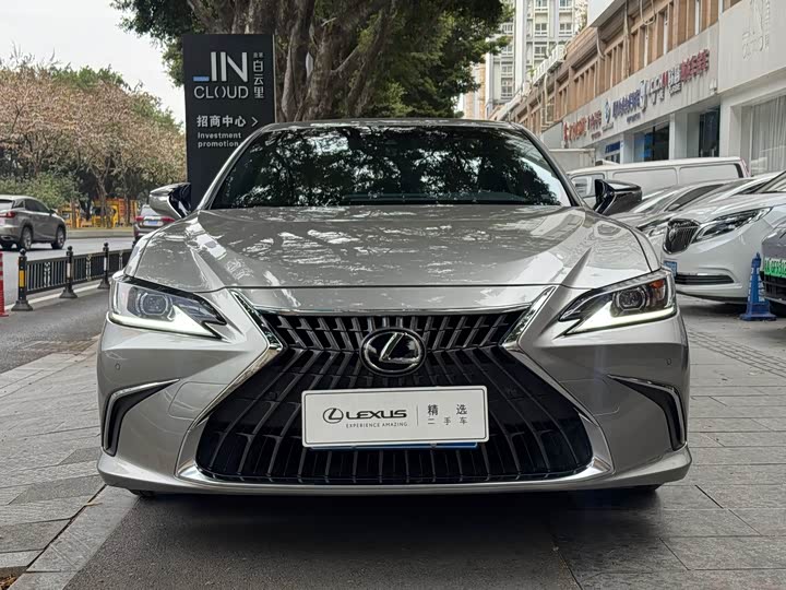 Фото 3 - Lexus ES