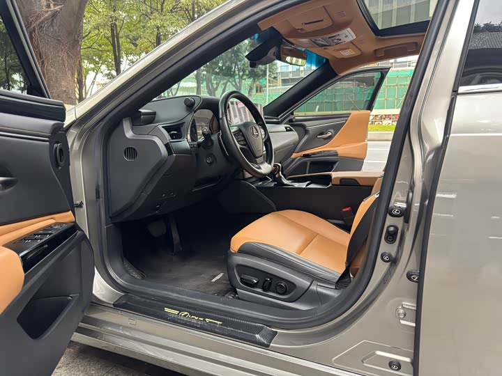 Фото 5 - Lexus ES