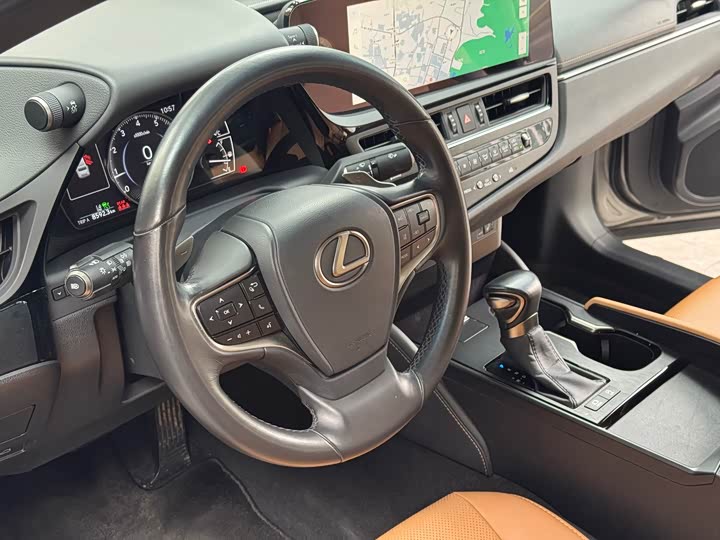 Фото 6 - Lexus ES