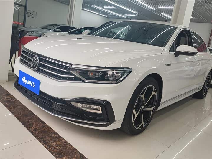 Фото 1 - Volkswagen Magotan