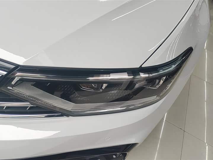 Фото 5 - Volkswagen Magotan