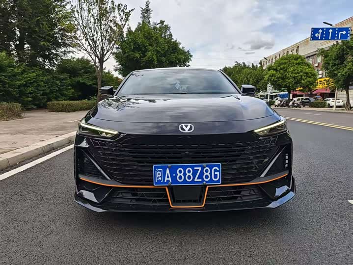 Фото 2 - Changan UNI-V