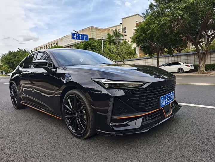 Фото 3 - Changan UNI-V