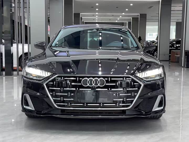 Фото 2 - Audi A7L