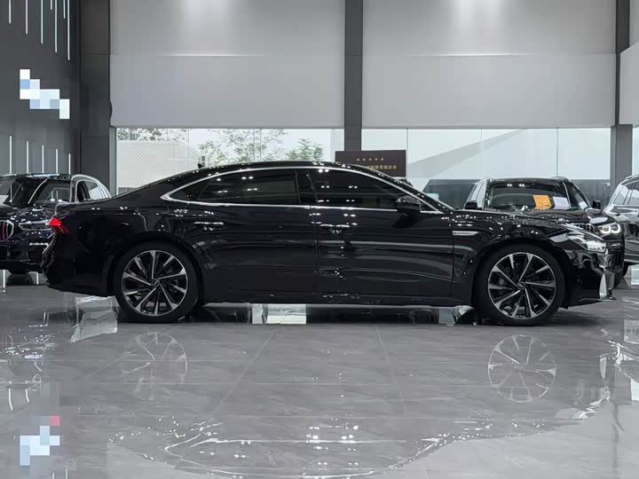 Фото 3 - Audi A7L