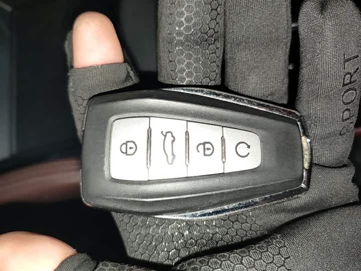 Фото 9 - Geely Monjaro