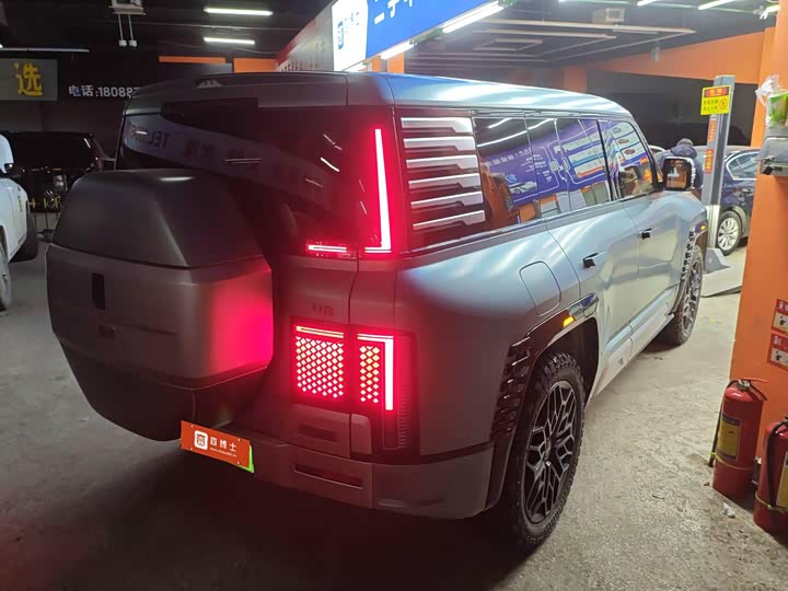 Фото 2 - BYD Yangwang U8