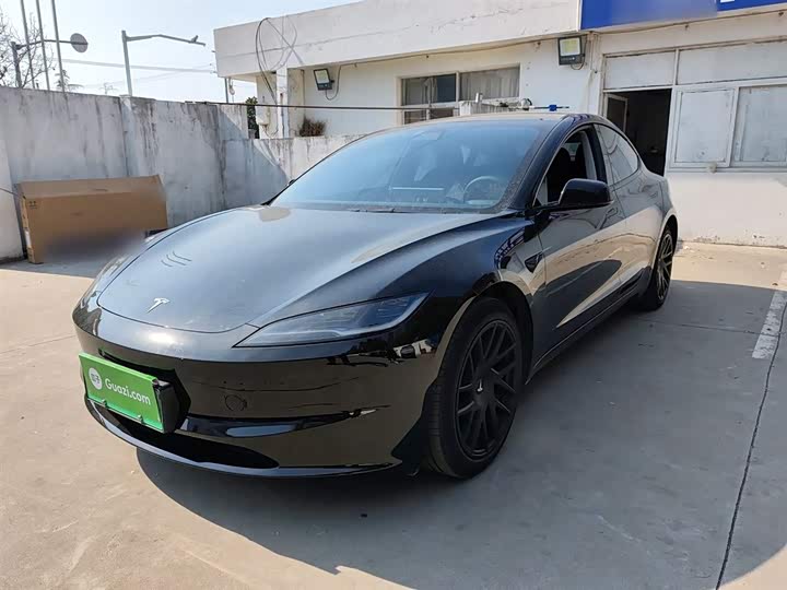 Фото 1 - Tesla Model 3