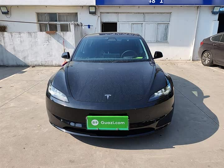 Фото 3 - Tesla Model 3