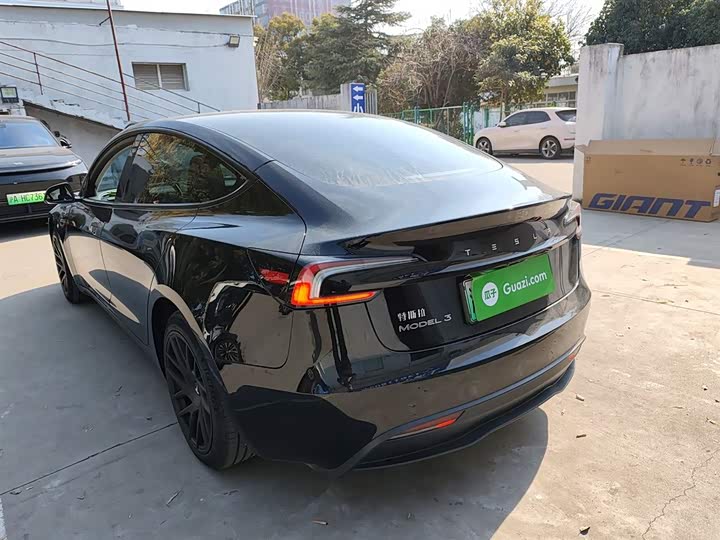 Фото 5 - Tesla Model 3