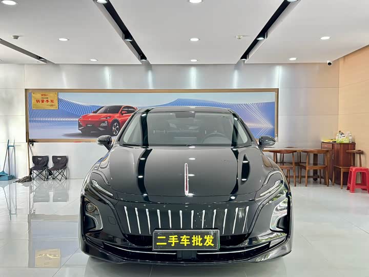 Фото 2 - Hongqi E-QM5