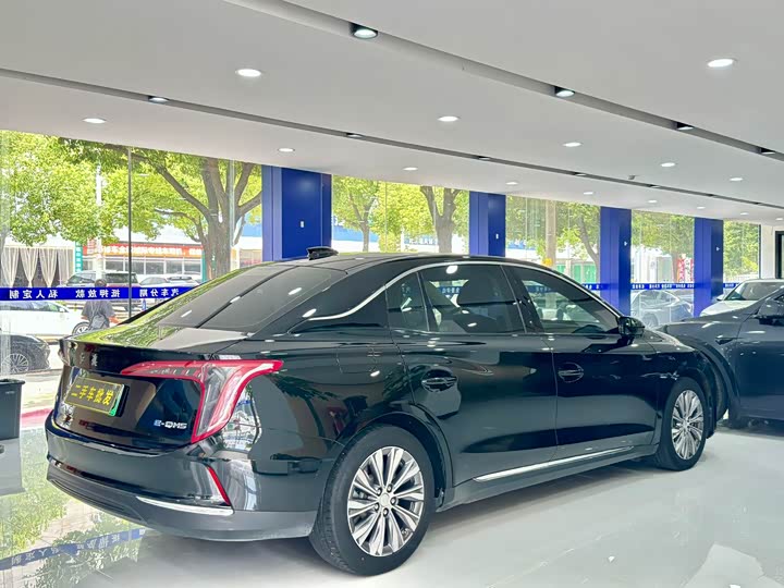 Фото 7 - Hongqi E-QM5